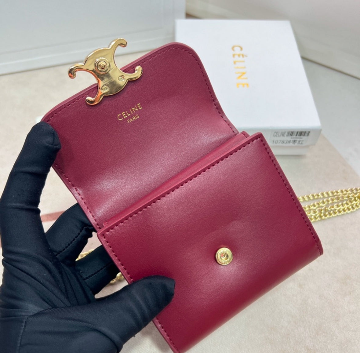 Chic Business Cardholder for the “WIRKIN” Class Girlie in Ruby